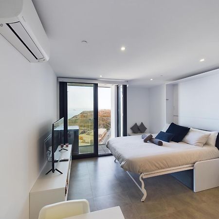 Luxury Sunrise Beach And Oceanview Room With Balcony ジブラルタル エクステリア 写真